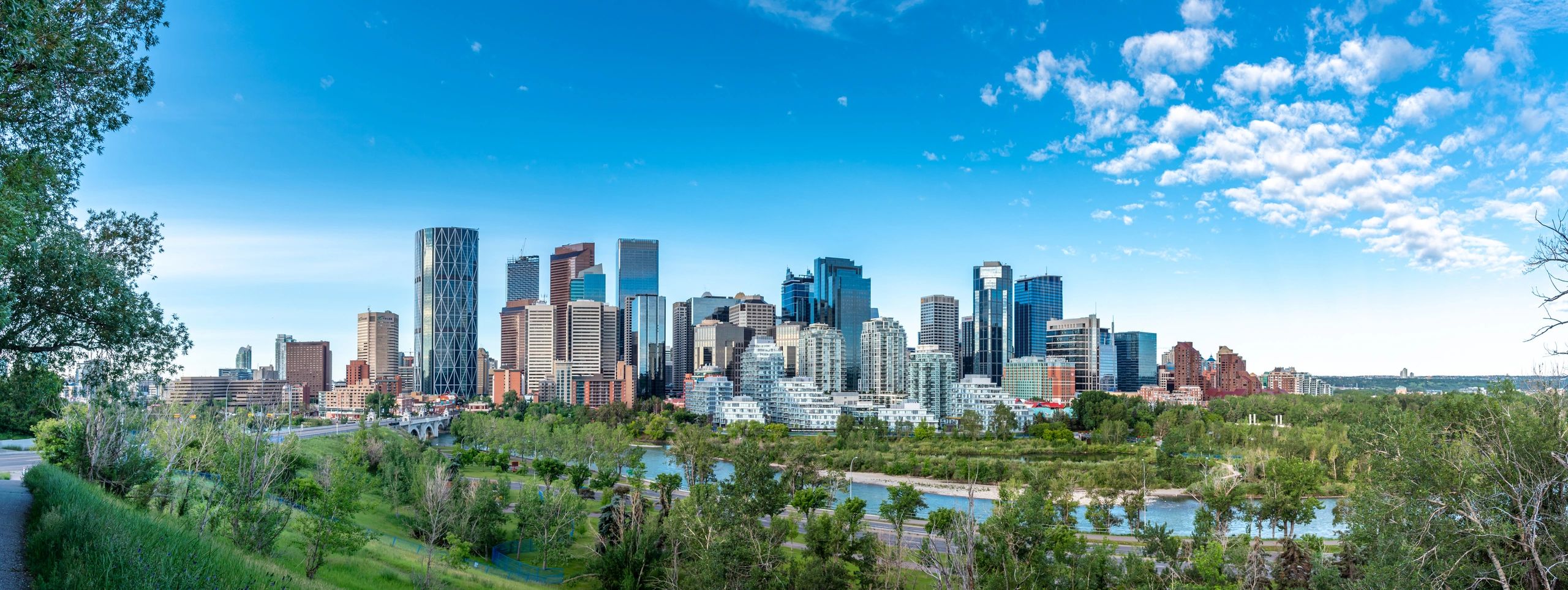 Panoramic view of Calgary's skyline on a beautiful day.
